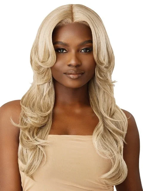 Lace wig with a silk - base cap for a comfortable and smooth feelOutre HD Transparent Glueless Lace Front Wig - DEANNA