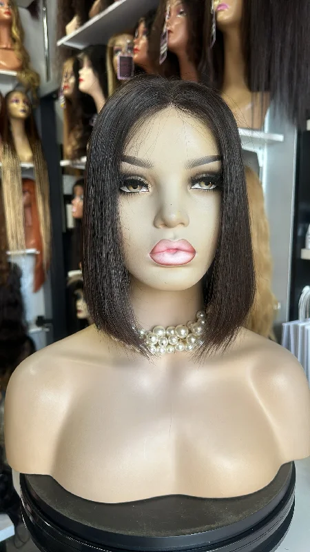 Human - hair wig with a middle - part for a classic and elegant styleAlinna 10 inch