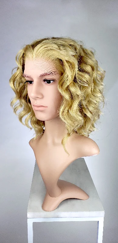 Lace wig in a chocolate - brown color for a rich and warm appearanceMen's Fae Golden Blonde - Lace Front Wig