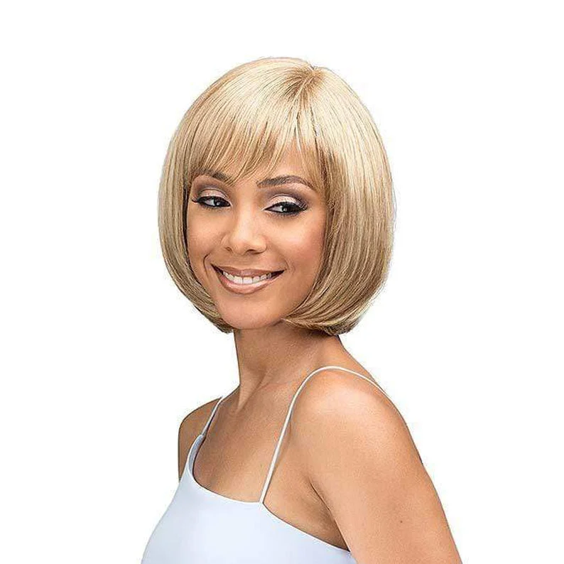 Lace wig with a wavy texture for a beachy lookBOBBI BOSS Escara Deep Lace Part Wig B380 LINDA